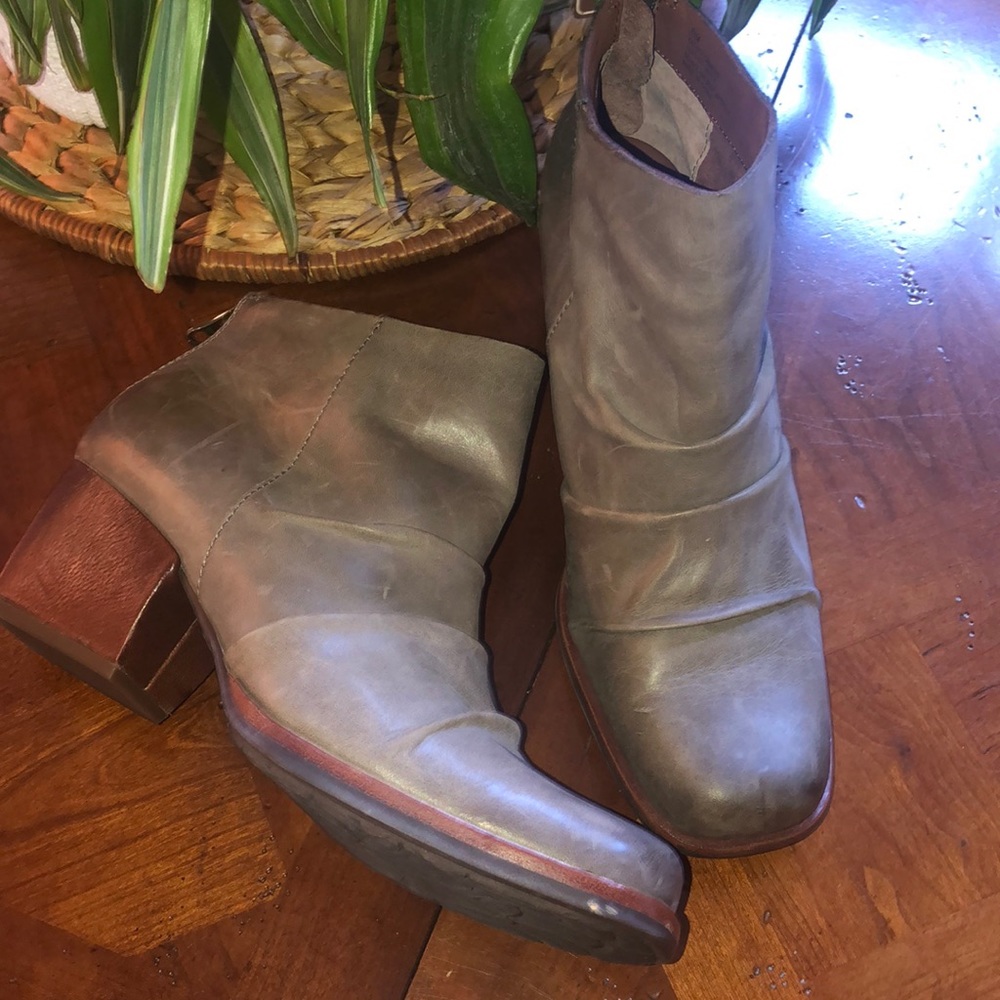 KORK-EASE•Kissel Ankle Boot•8.5